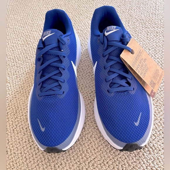 New Nike Revolution 8 Sneakers - MENS 9.5 - Picture 2 of 4